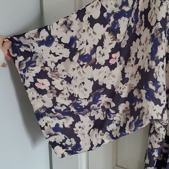 Sim & Sam Floral Kimono Top - Picture 6 of 7